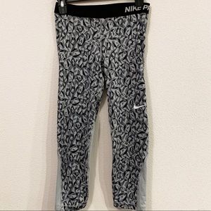 Cropped Geometric Nike Pro Leggings